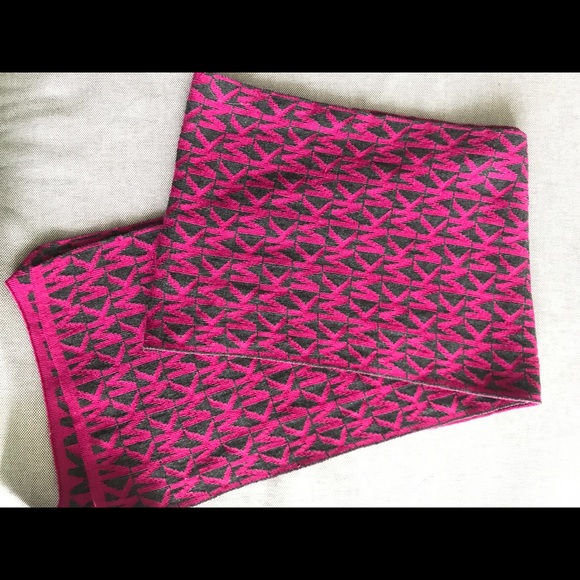 Michael kors scarf - Picture 3 of 3
